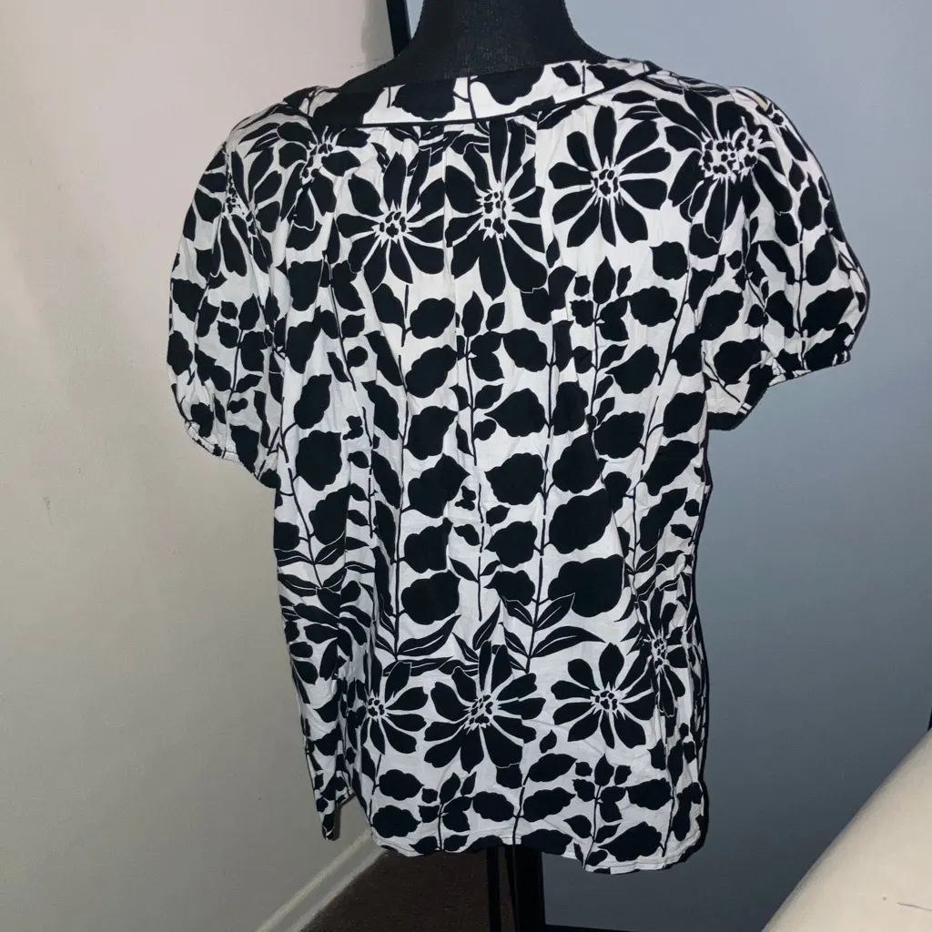 Karen Kane  Monochrome Floral Blouse - Image 4