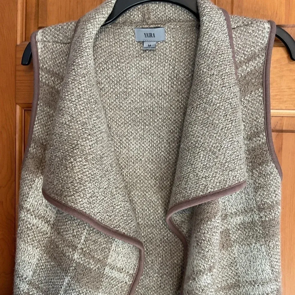 🔥🔥 Perfect For Fall Sweater Vest !! Tan Size M - Image 3