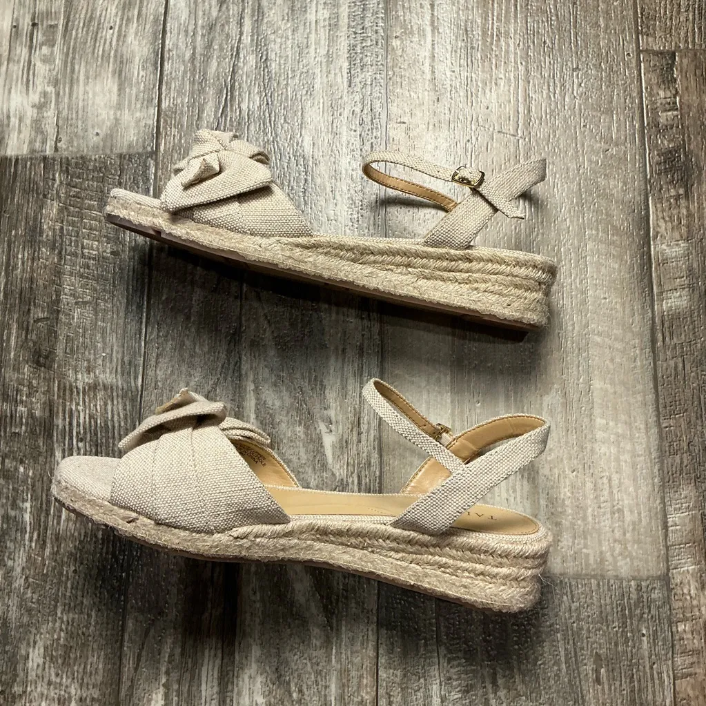 Talbots Cream Bow Sandals Size 9 - Image 6
