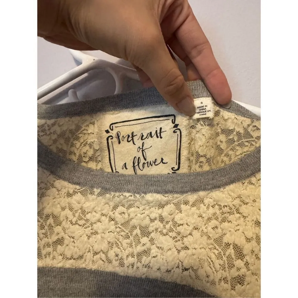 Portrait of a flower gray and white lace sweater size small Gray - Image 2