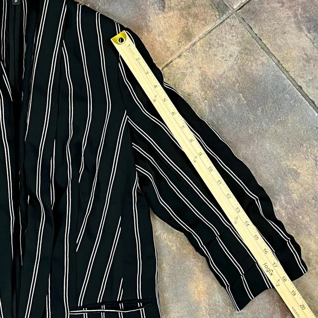 Express Women’s Pin Stripe Blazer Small - Image 3