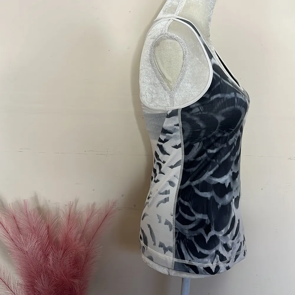 Lululemon • dance to yoga tank top pretty plume angel wing black - Image 3