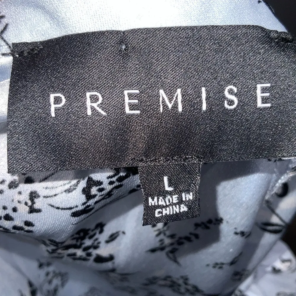 Premise Light Blue With Black Floral Print Short Sleeve Pullover Top L - Image 9