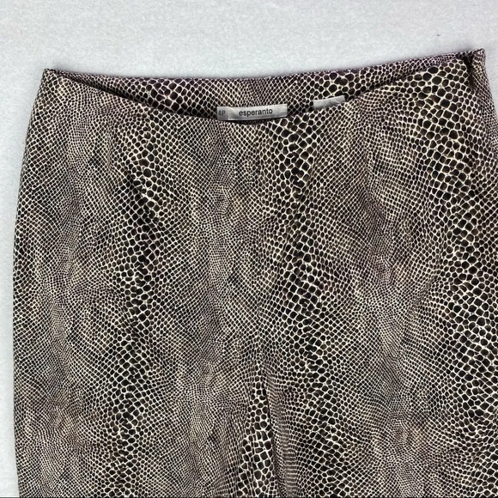 Esperanto Petite Snake Print Stretch High Rise Capri‎ Brown Size 4P - Image 3