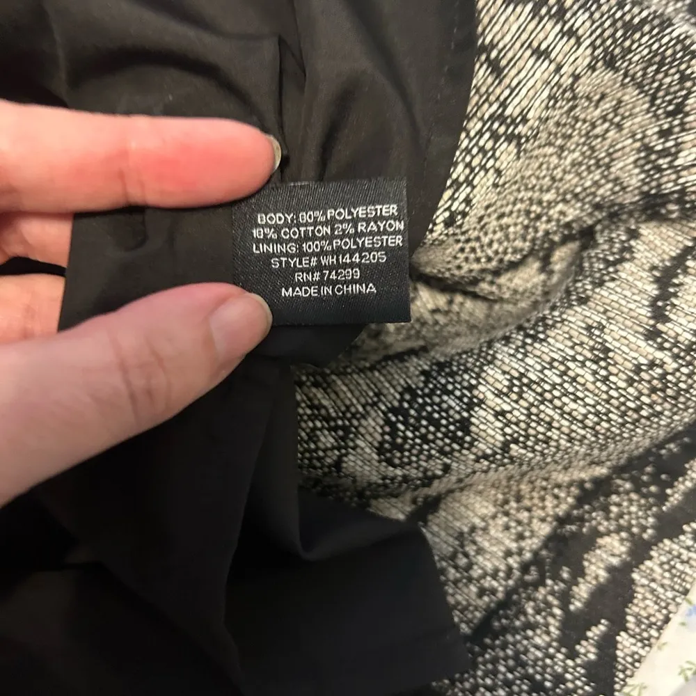 W118 Walter Baker grey and black animal print pleated mini skirt size 8 - Image 5