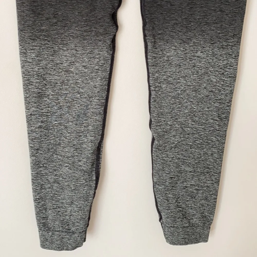 Gymshark Adapt ombré gray and black seamless leggings - Image 4