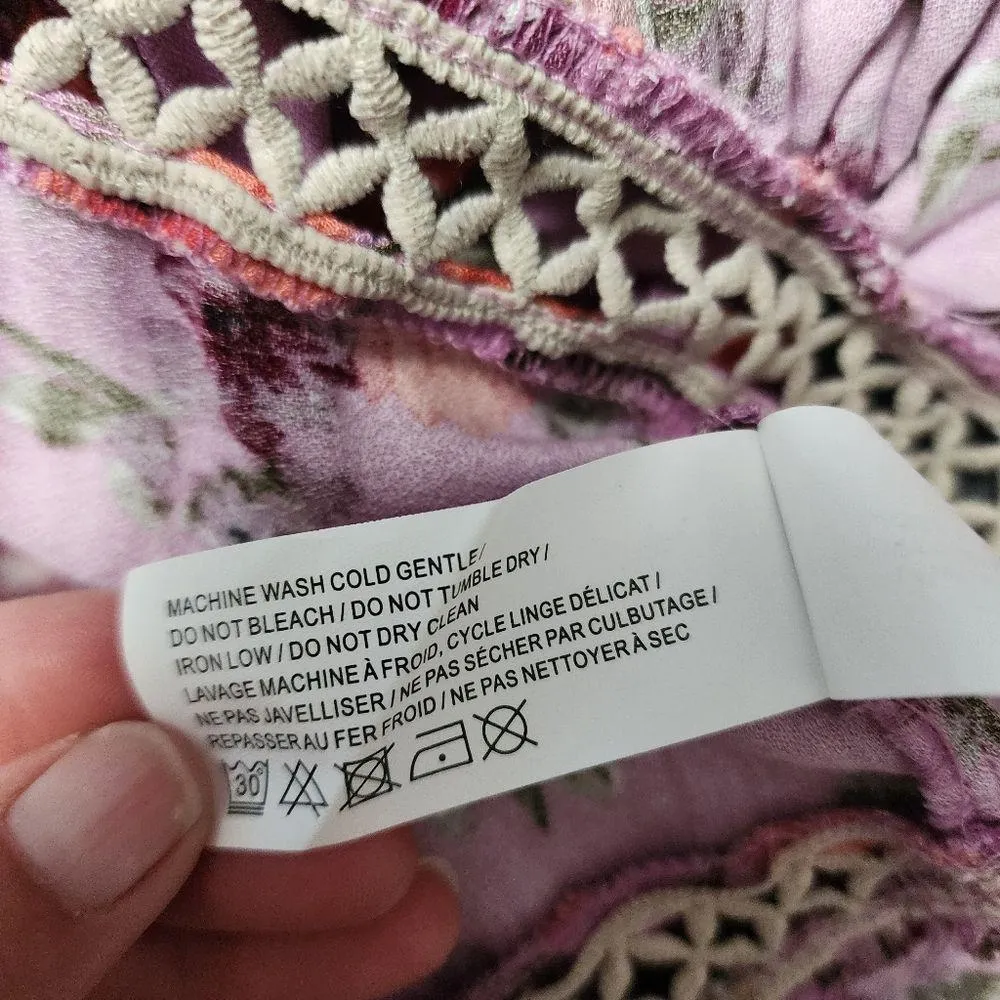 Altar'd State Orchid Floral Ruffle Hem Sleeveless Blouse Size Small - Image 9