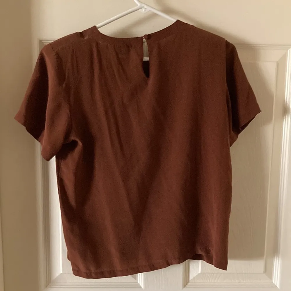 Vintage Stephanie Andrews Brown 100% Silk Short Sleeve Skimming Blouse Medium - Image 4