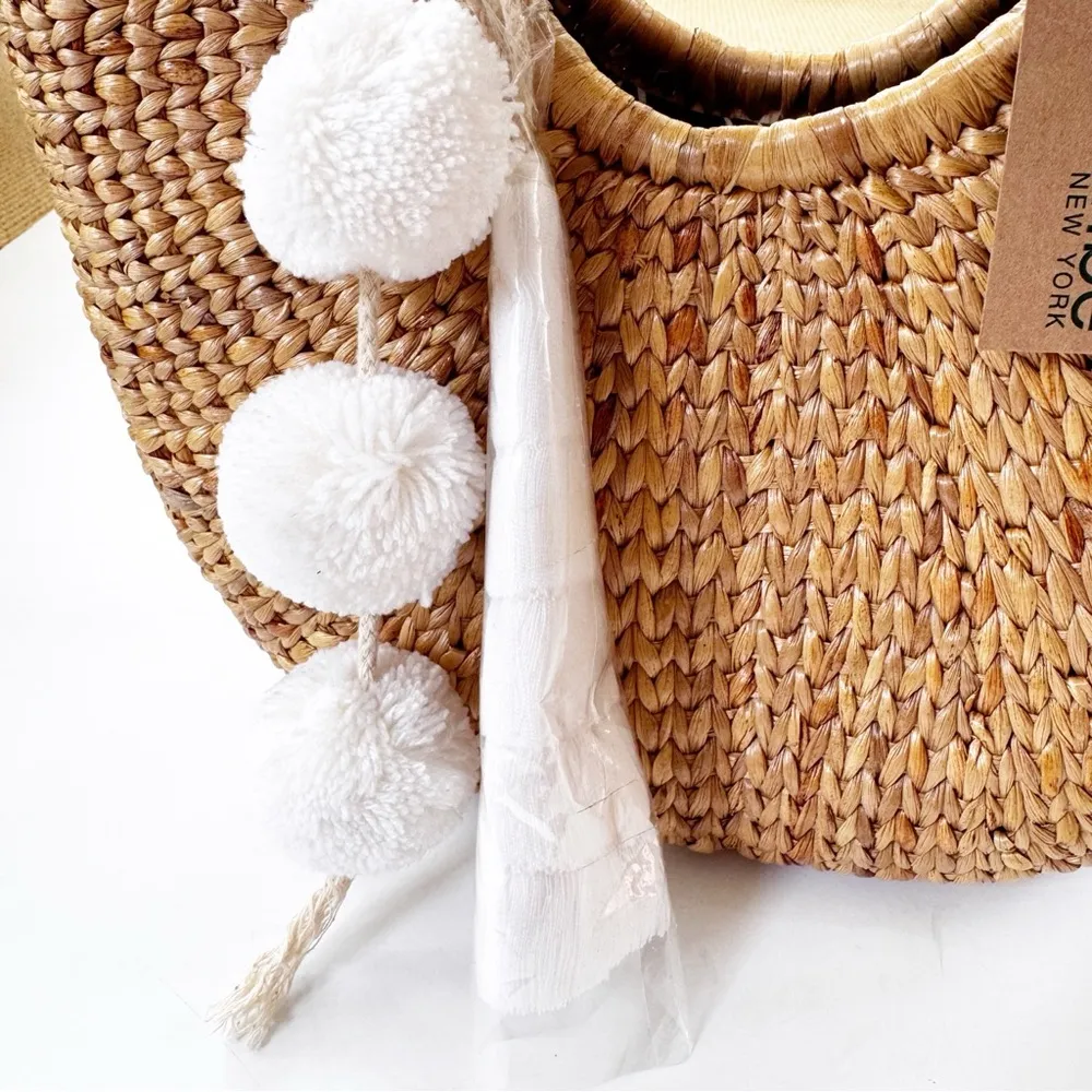 JADEtribe Aloha Woven Basket Bag with White Tassel and Pom Poms NWT Tan - Image 9