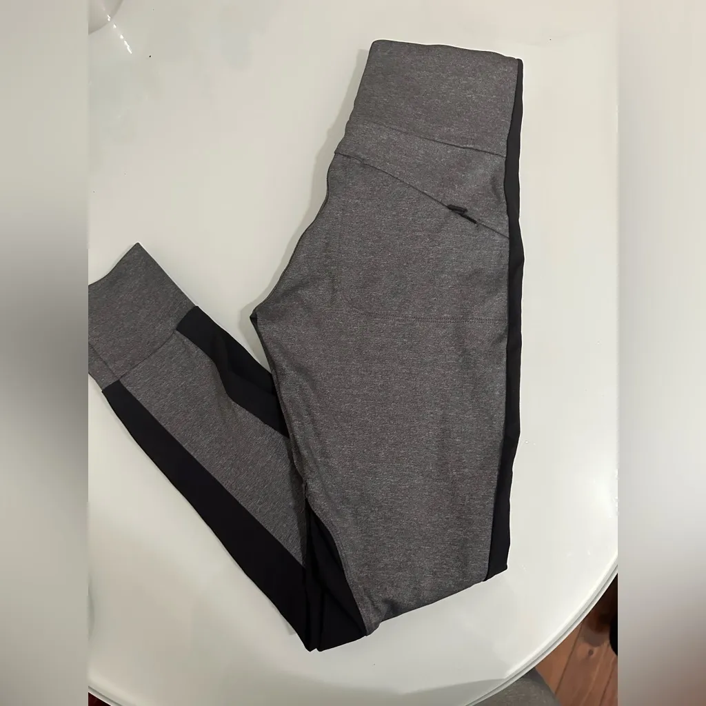 Athleta Charcoal and Black Leggings - Image 4