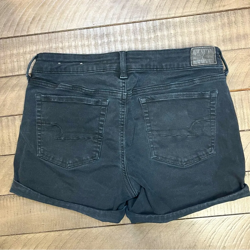 American Eagle Outfitters Next Level Stretch Midi cuff shorts size 8 EUC black - Image 3