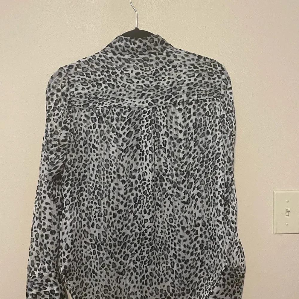 Milly  BLACK GRAY GOLD LEOPARD SHEER‎ BLOUSE SIZE SMALL OR P - Image 5