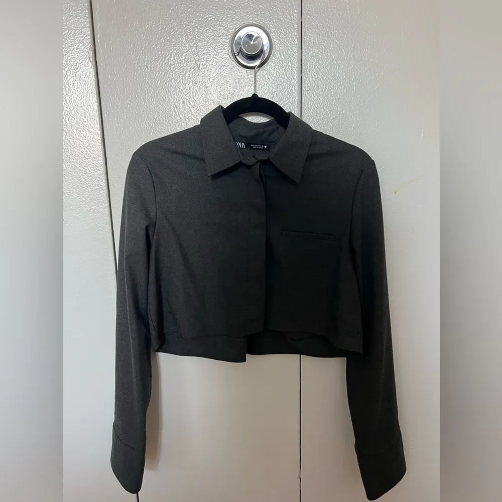 Zara NWT Crop Shirt Dark Grey - Image 3