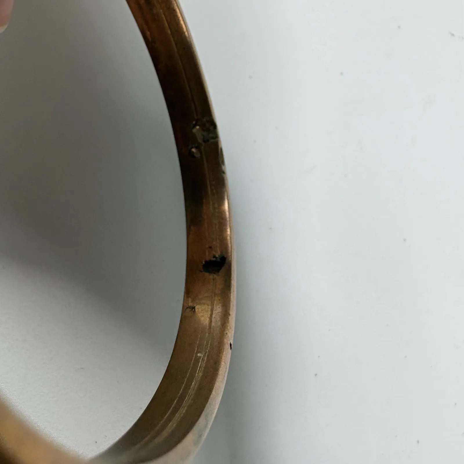 Vtg Brass Bangle Bracelet Faux Malachite Green Resin Inlay 1980s Costume Jewelry - Image 3