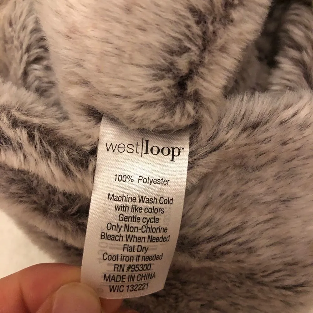 West Loop Women’s Gray Faux Fur Scarf - Image 3