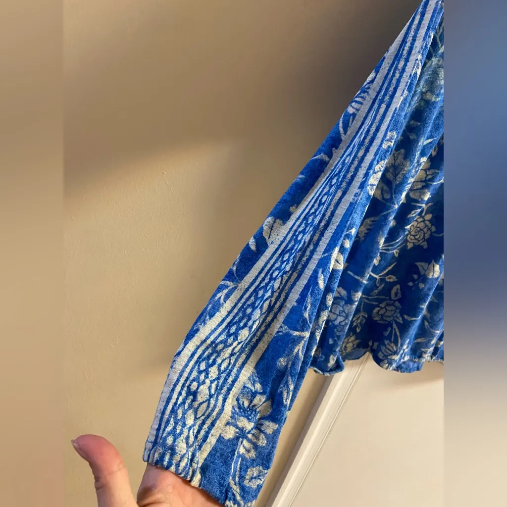 Lucky Brand blue floral boho blouse pop over Medium - Image 5