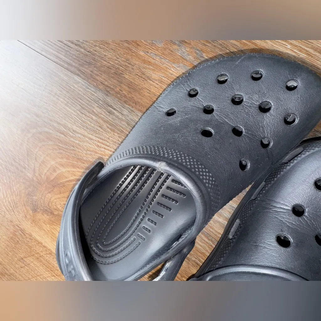 Crocs  Black Ventilated Clogs - Image 9