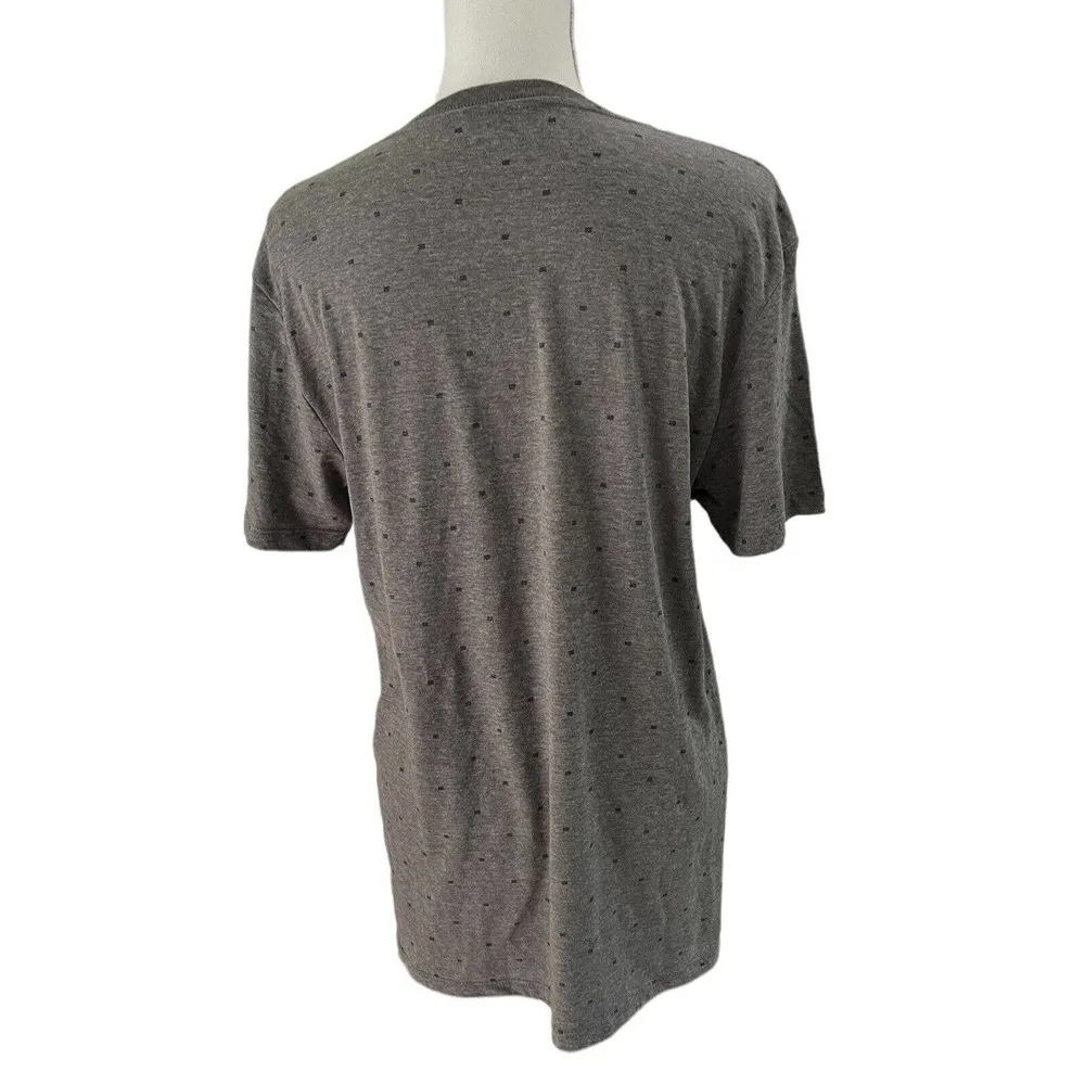 NWT Old Navy Gray Printed Soft Washed V Neck Short Sleeve T-Shirt Sz Medium - Image 3