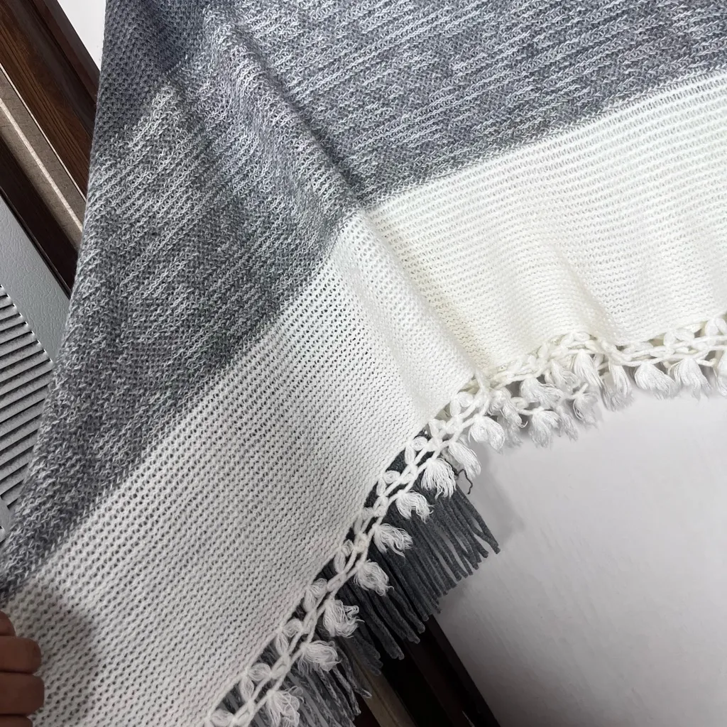 Chic Gray and White Women's Poncho with Fringe Size one size - Image 5