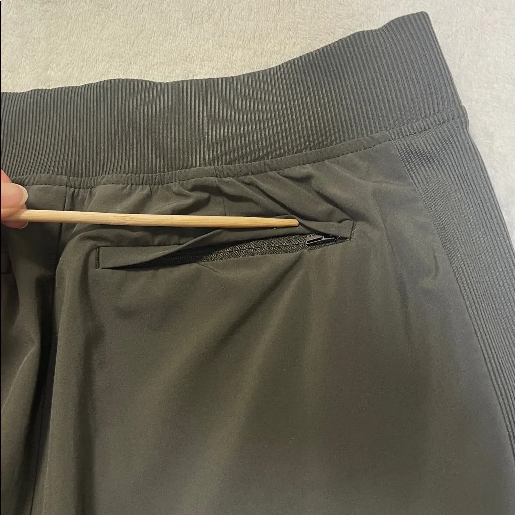 Athleta  Brooklyn ankle pants size 6T
army green - Image 8