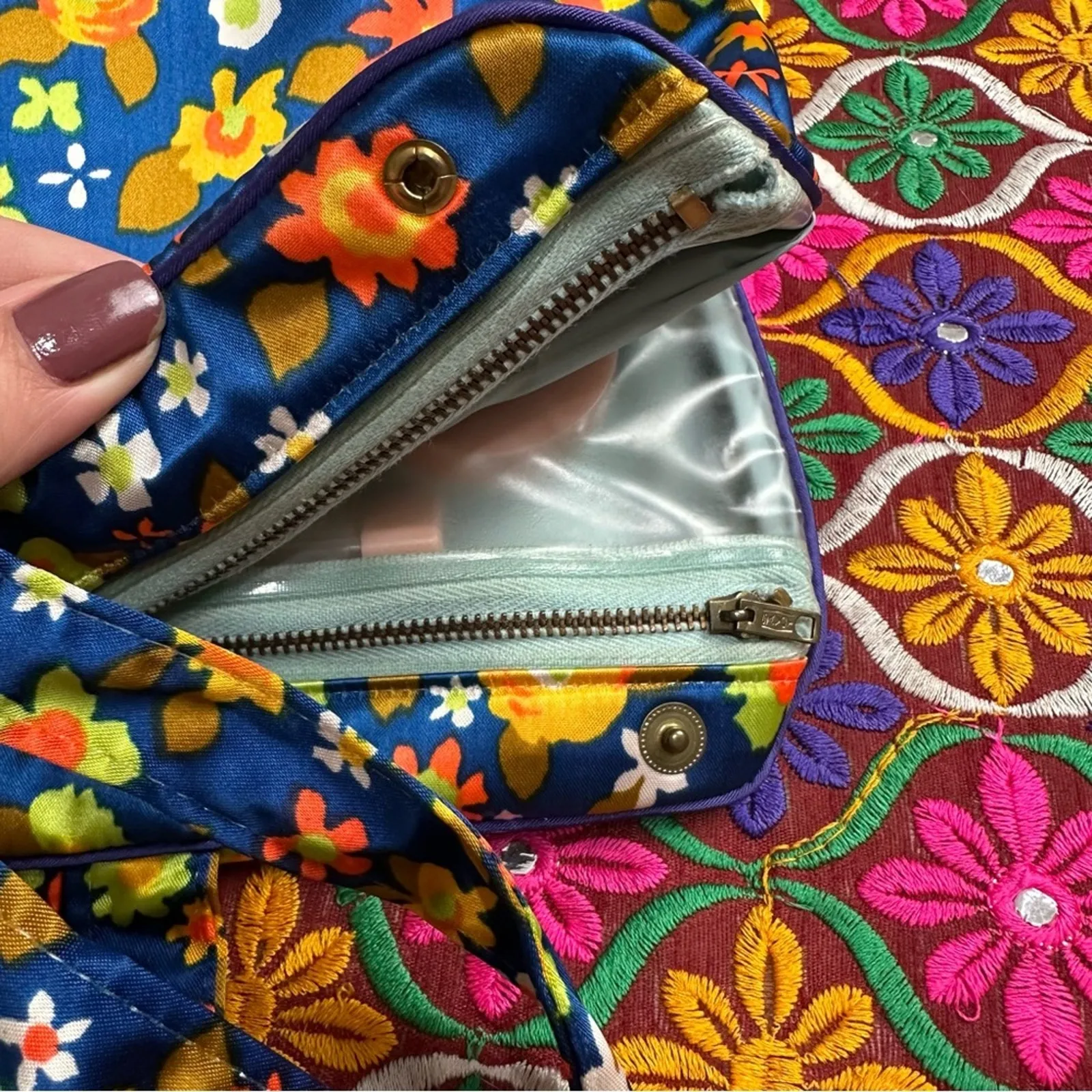 Vintage 60's Celebrity Satin Floral Retro Weekend Toiletry Travel Kit with Jars Blue - Image 3