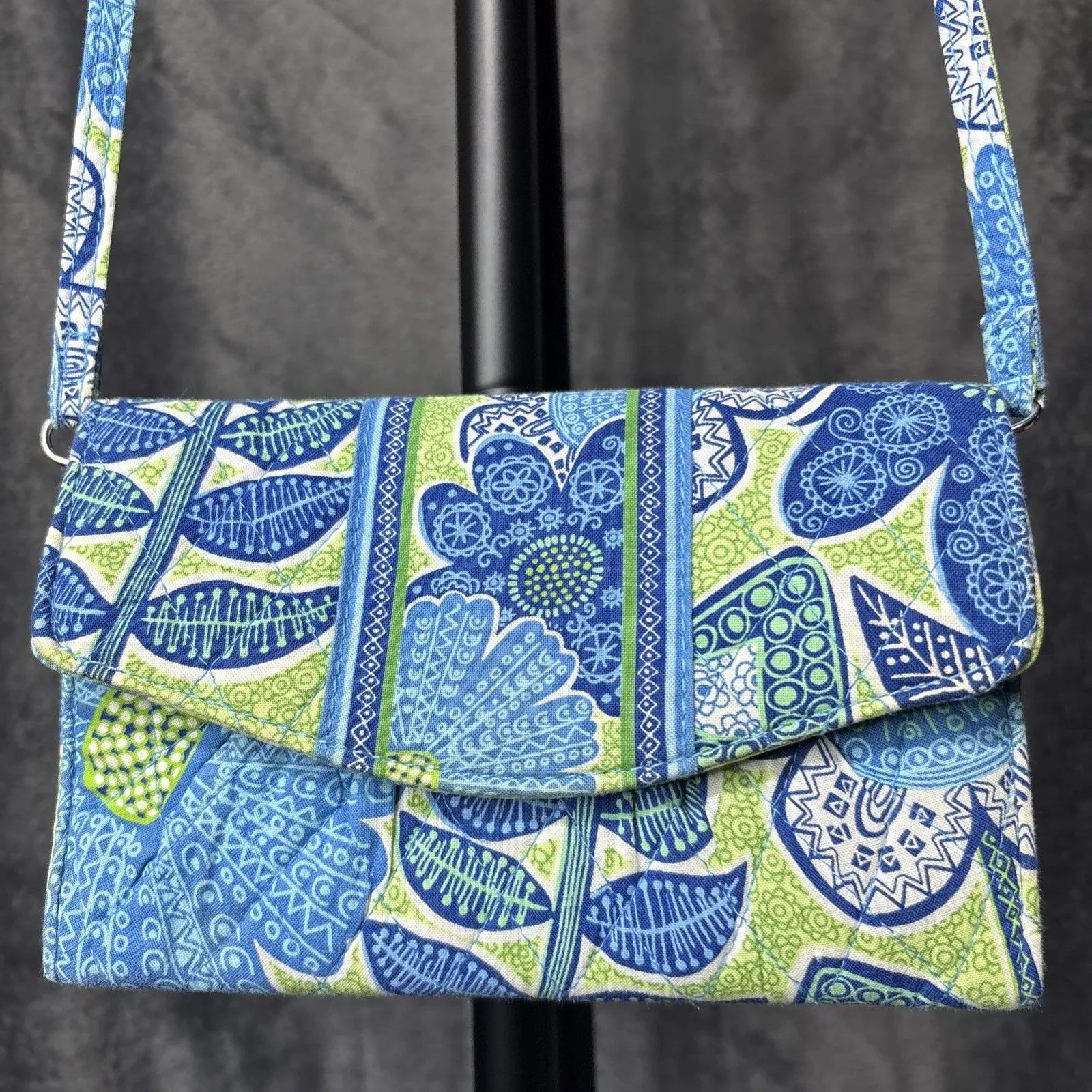Vera Bradley Doodle Daisy Blue Green Crossbody strap wallet Purse. Lightly Used - Image 2