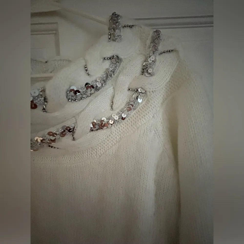 White House Black Market wool blend sweater. Size large but runs big! Wo… - Image 7