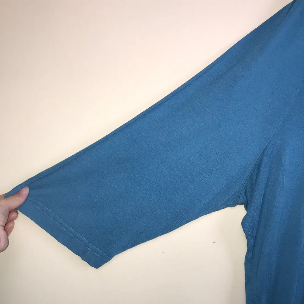 Ulla Popken Women’s Blue Silver Floral Embroidered Knit 7/8 Sleeve Blouse Size 32 - Image 4