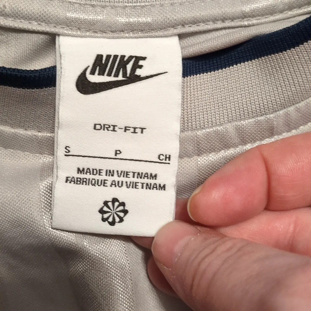 Nike Sportswear Collection Women's Dri-FIT Jacquard Short-Sleeve Jersey Top Sz S - Image 4