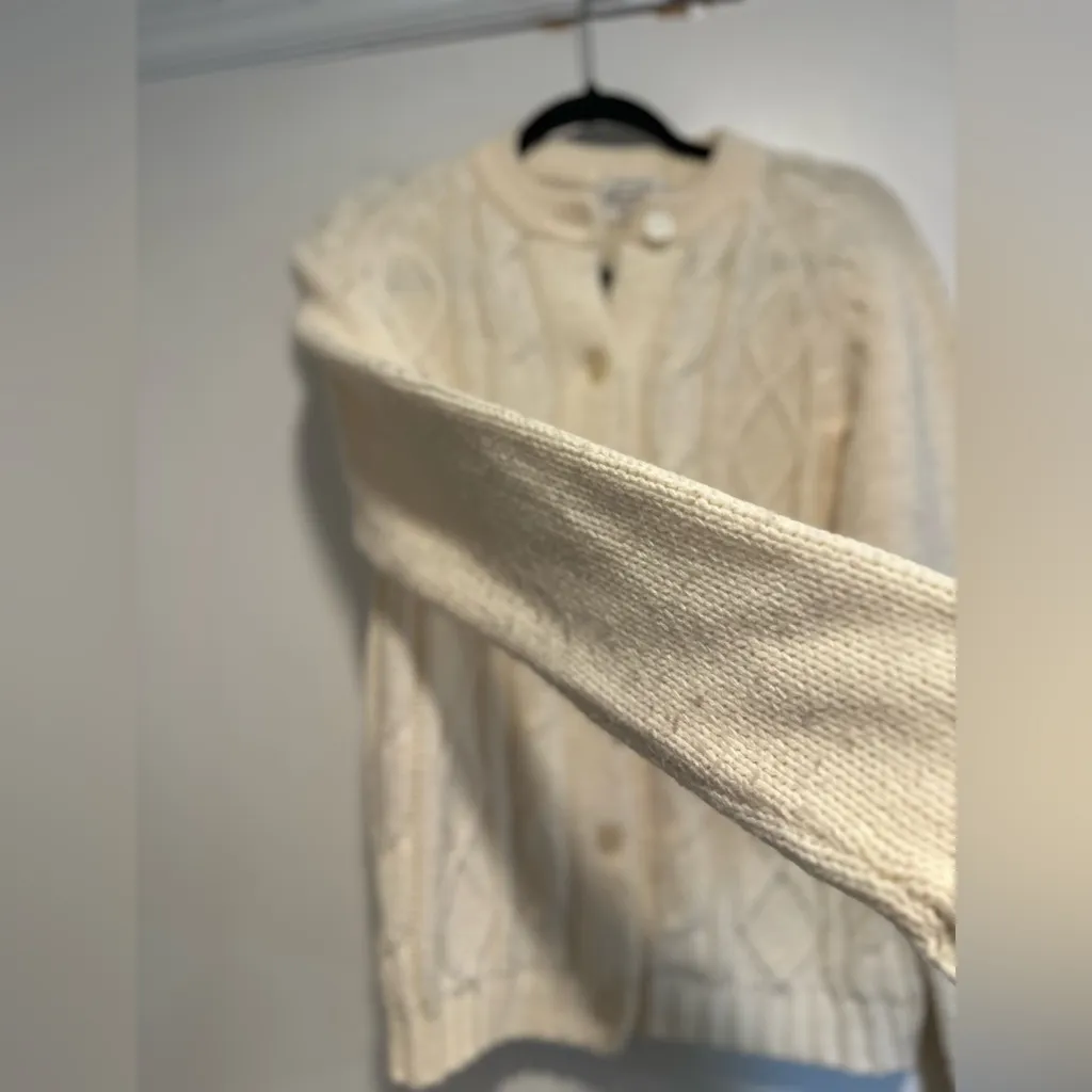 Vintage 60s Woman’s Cream Cable Knit Long Sleeve Button Closure Cardigan. Size M - Image 8