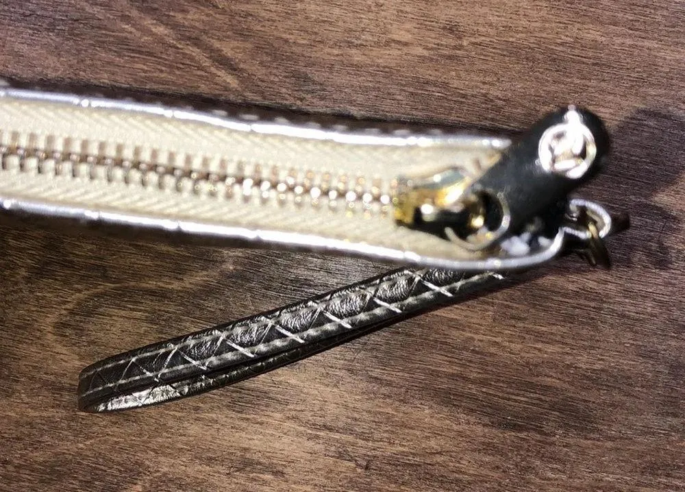 Adrienne Vittadini studio gold lattice woven handheld travel/shopping wristlet - Image 7