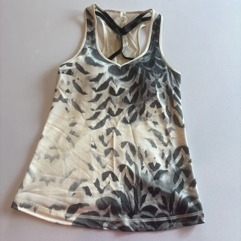 LULULEMON ATHLETICA Women’s Racerback Athletic Workout Top w/ Built In‎ Bra Sz 6 - Image 3