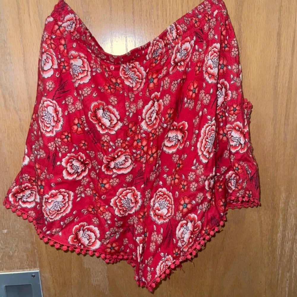 Red Floral Flowy Shorts - Image 2