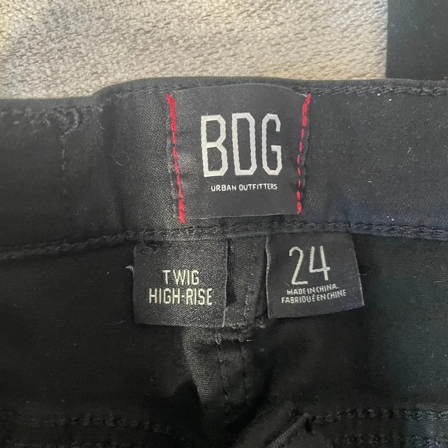 BDG Urban Outfitters Twig High Rise‎ Black Skinny Jeans Distressed Knee Size 24 - Image 3