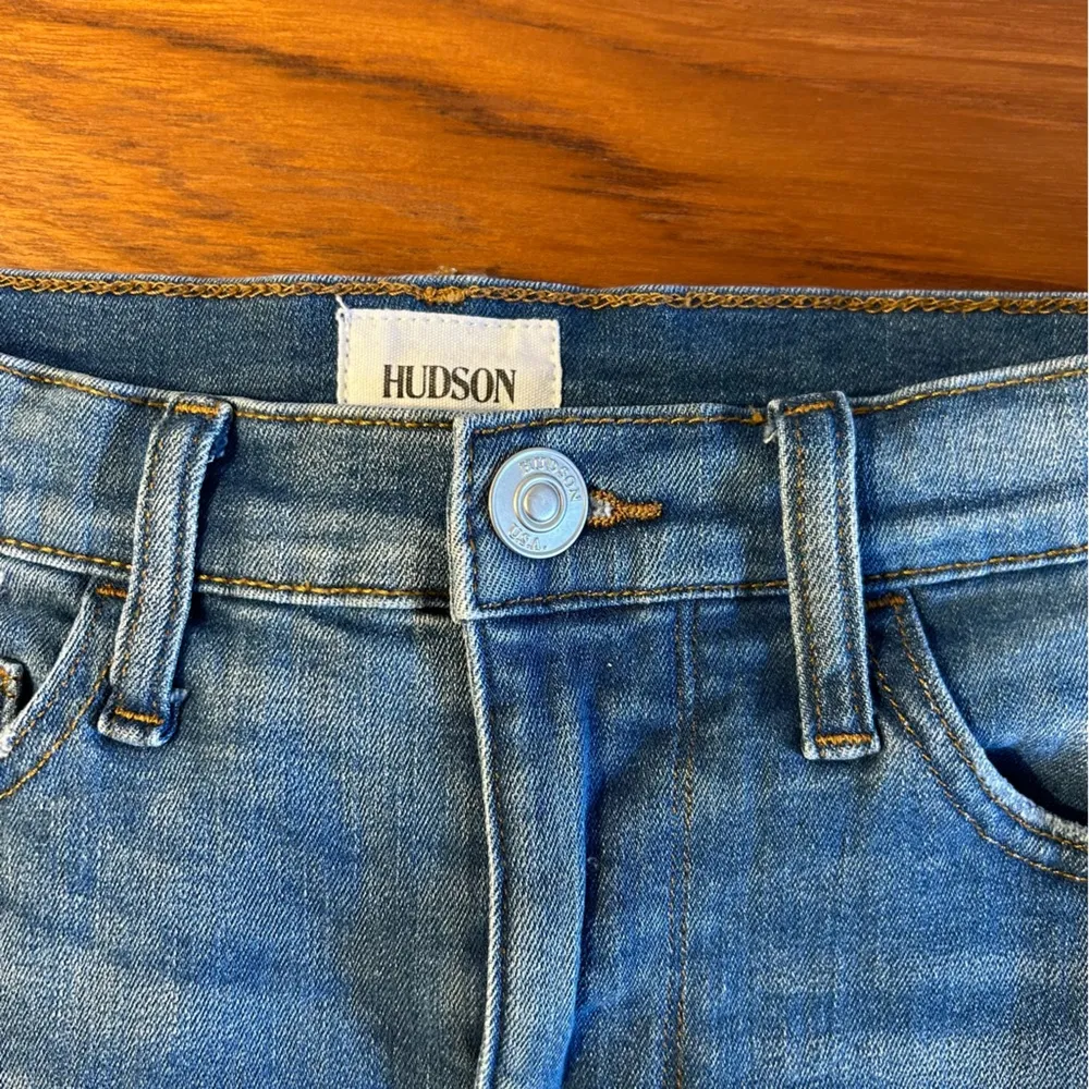 Hudson Jeans Vivid Denim Mini Skirt in Vivid Sky with Raw Hem - Size 24 - Image 5