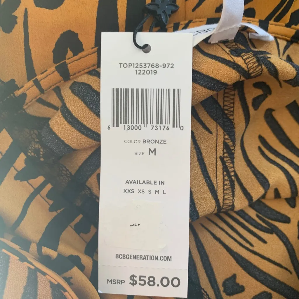 BCBGeneration Animal Print Camisole Tank Top NWT Size Medium Spaghetti Straps - Image 4