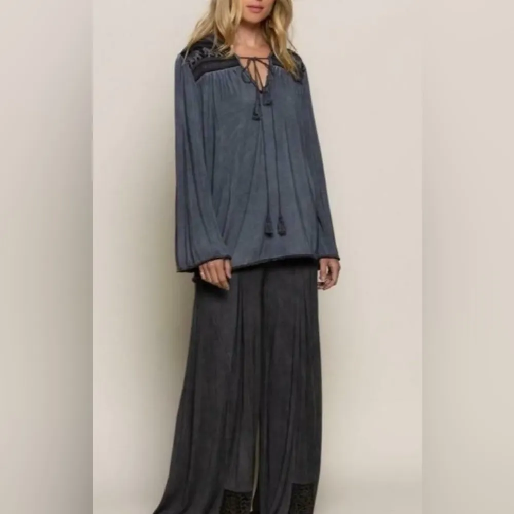 NWOT POL Boho Lace with Tassels Wide Sleeve Relaxed Fit Blouse Tunic size S - Image 3