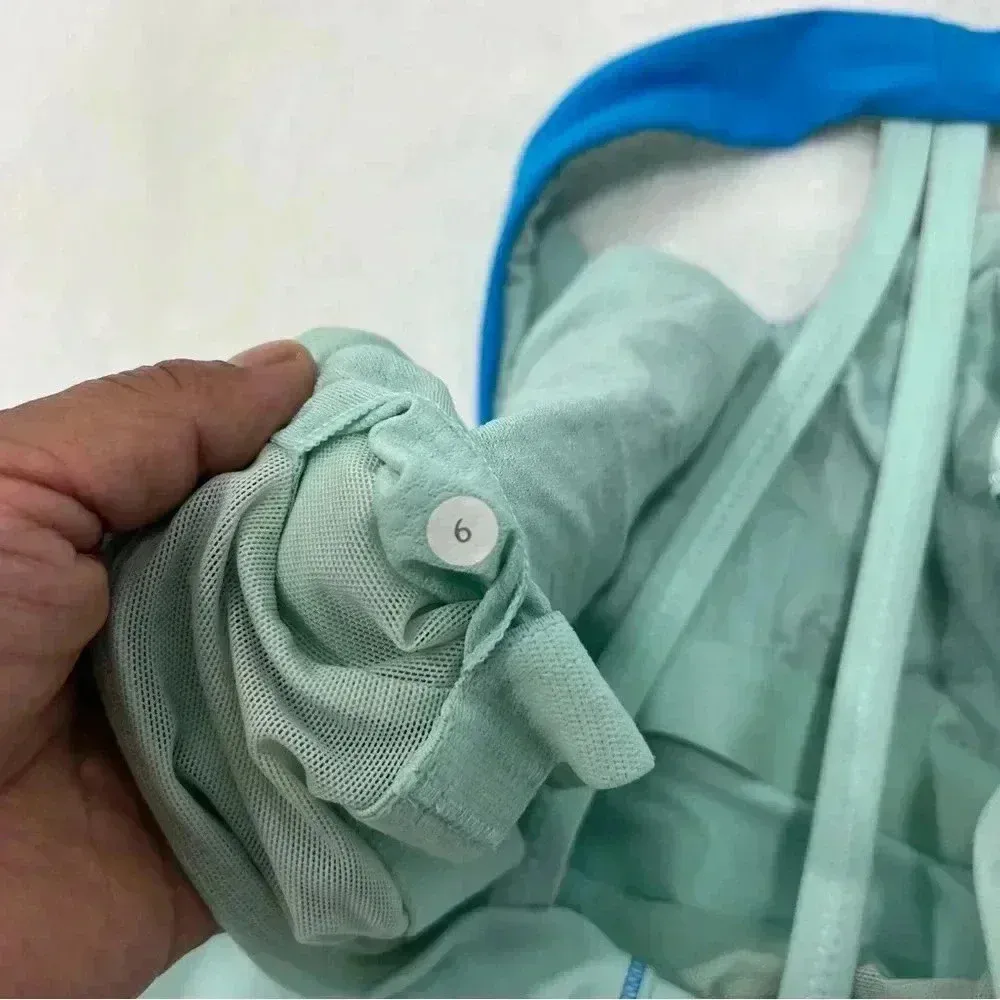 Lululemon Two Tone Tank Top Size 6 - Image 8