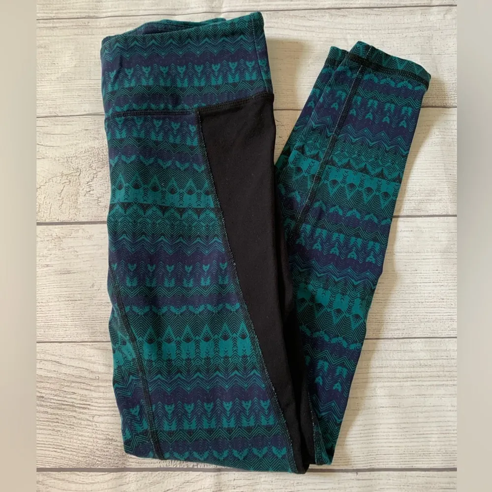 ALO Yoga Illusion 3 Leggings Black/Teal Green Tribal Abstract Print Size Small - Image 3