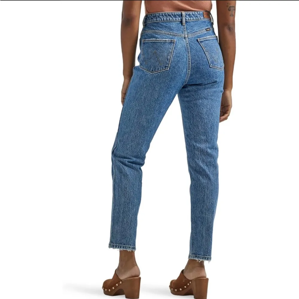 NWOT Wrangler High Rise Vintage Taper Mom Jeans Sz 10 Distressed Medium Wash - Image 5