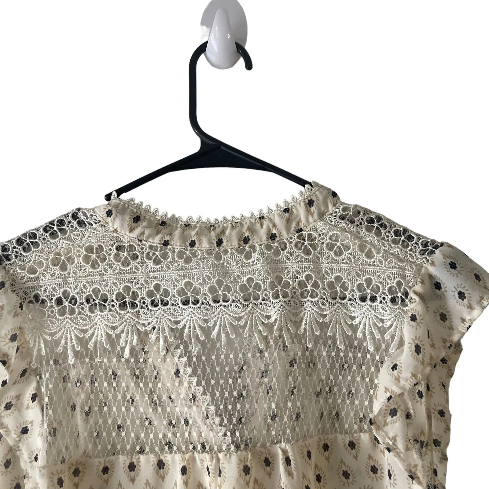 Miss Daisy  Women's‎ Size Medium Floral Printed Lace Boho Sheer Blouse - Image 5