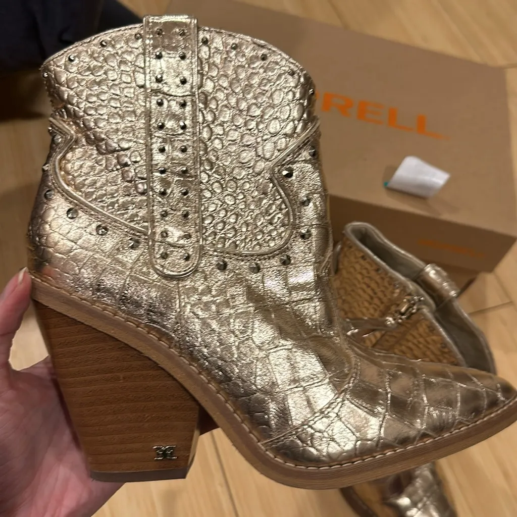 Iris Studded Western Boot in Gold - Image 12