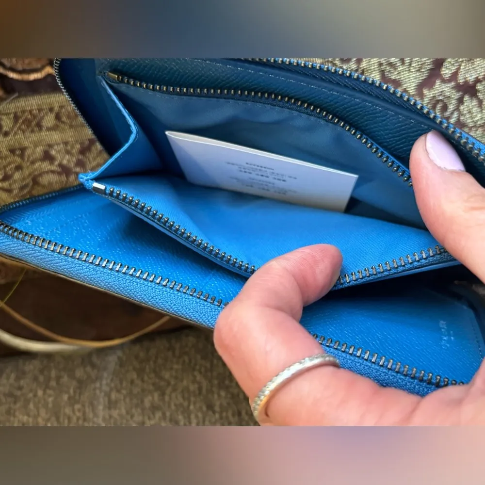 Authentic COACH 1941 crossgrain leather zip around phone card wallet - Image 11