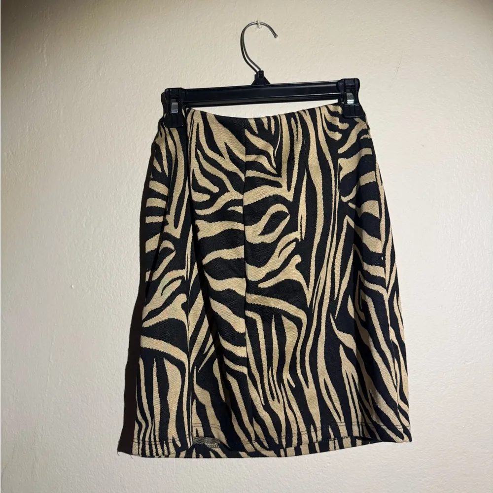 Stradivarius Black and Cream Pencil Skirt Knee-Length Night Out - Image 4