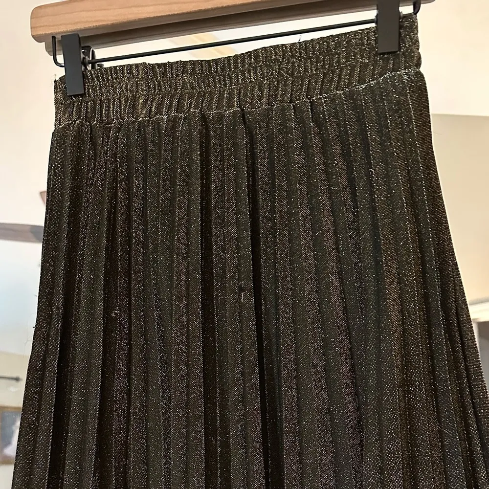 Elegant Pleated Antique Bronze MIDI Pleated‎ Skirt Size Medium - Image 3