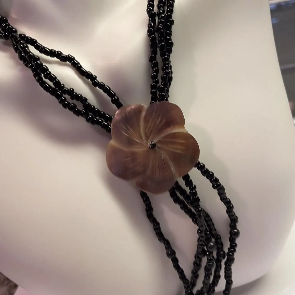 Pretty Beaded Costume Jewelry Necklace Shell Flower / Black Bead 19 Inch - Image 4