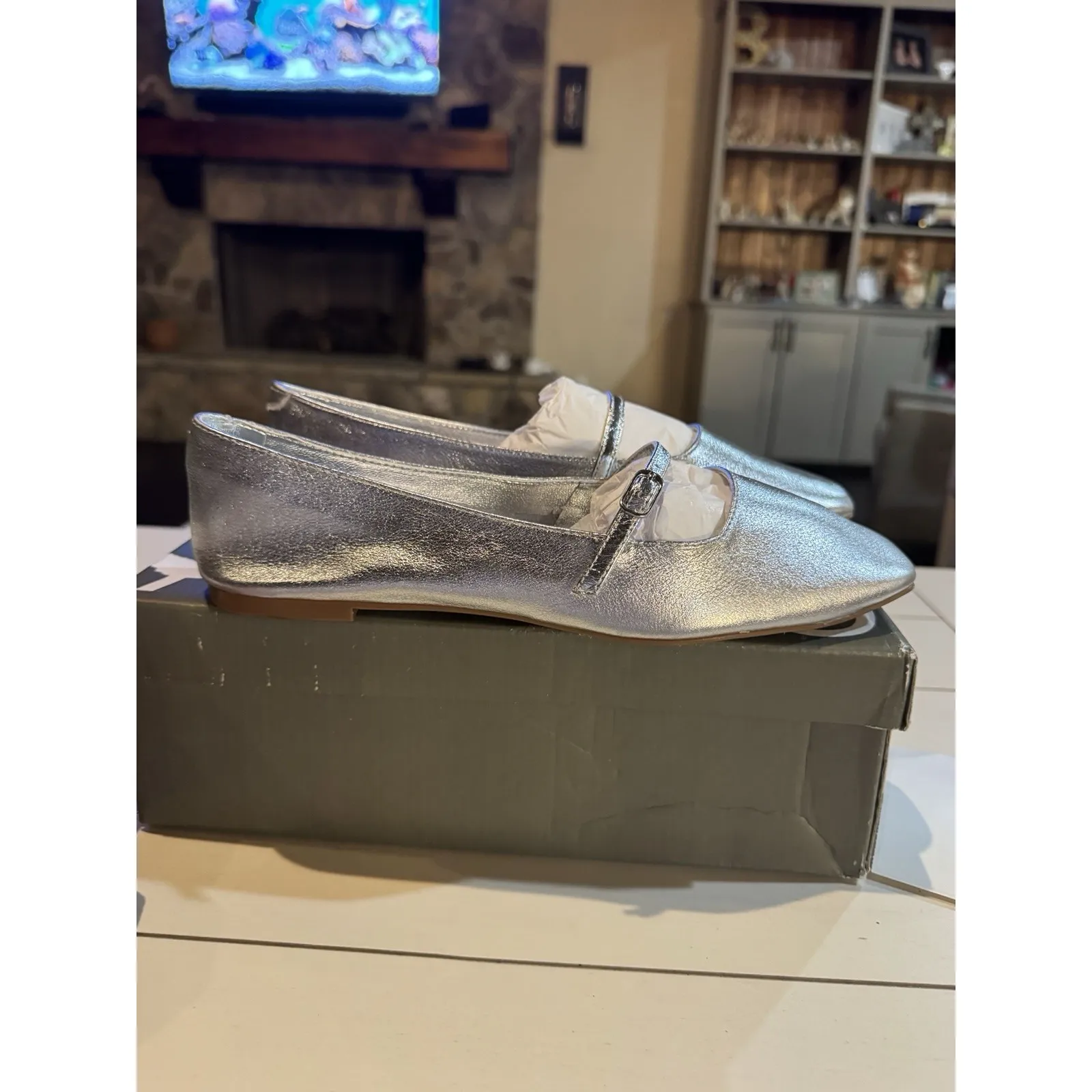 Arezzo Eleanor Women's Ballet‎ Flats Mary Janes Buckle Size 7.5 Silver - Image 6