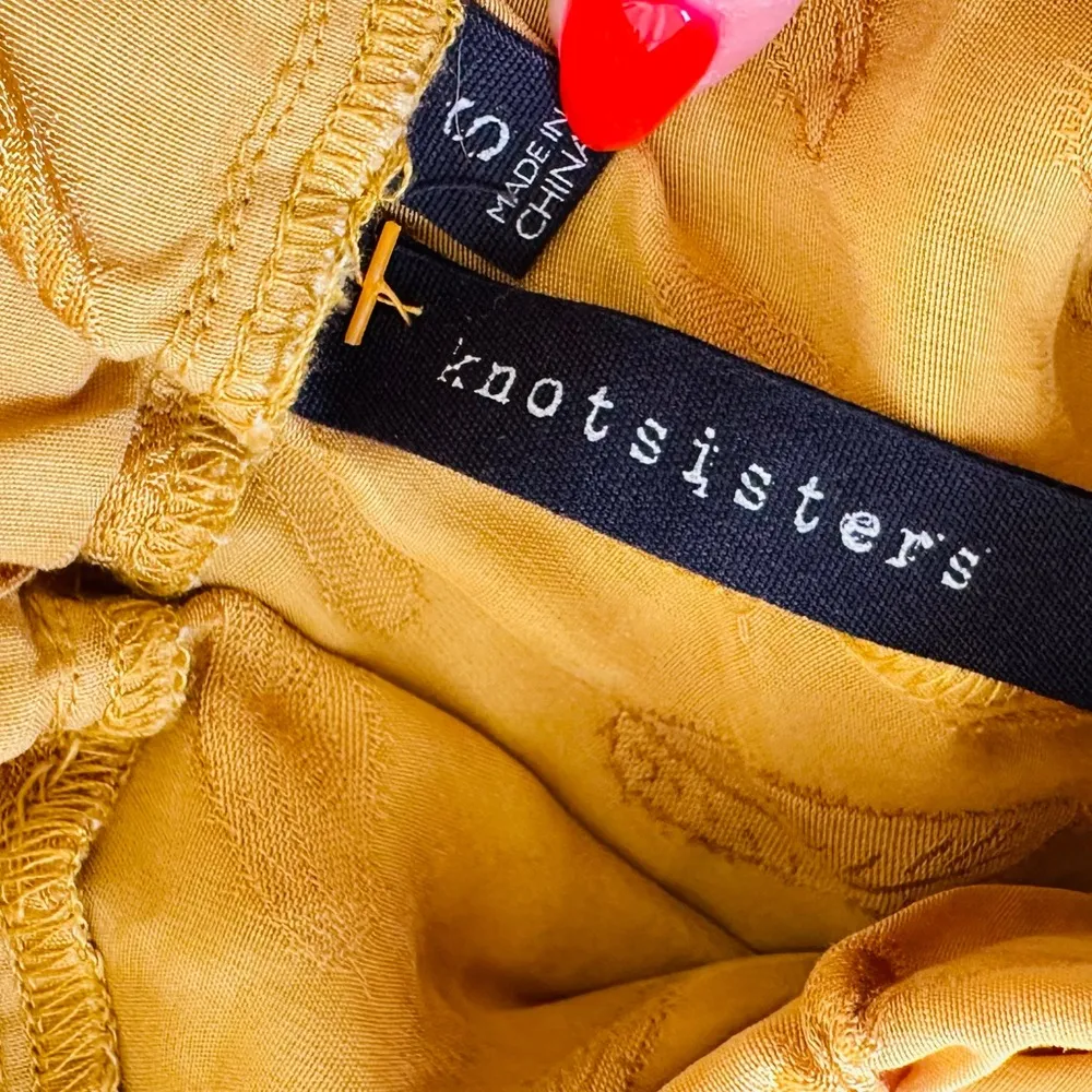 KNOTSISTERS Feather Wideleg Elastic Waist Pants Small Gold - Image 6