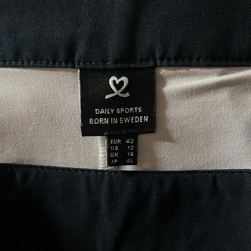 Daily Sports Sweden Size 12 Navy Blue & White Pleated Skort - Image 3