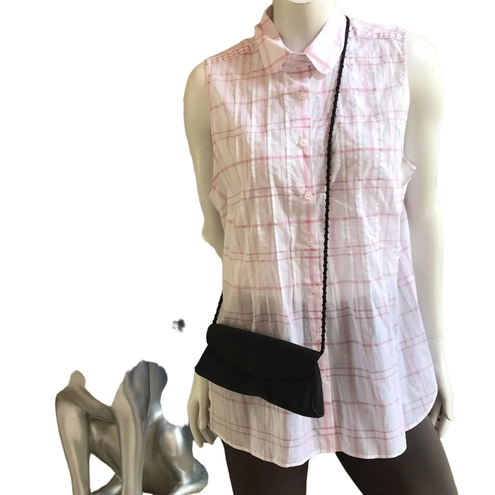 La Regale Black Snap Closure Beaded Strap Crossbody Purse - Image 2